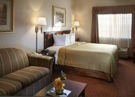 Quality Inn & Suites Near University 4