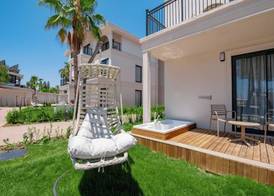 La Benata Beach Hotel 5