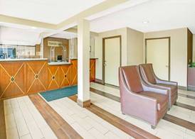 Travelodge by Wyndham Silver Spring 4