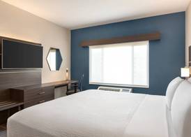 Holiday Inn Express & Suites DENVER AIRPORT by IHG 3