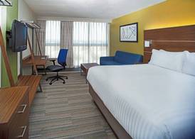 Holiday Inn Express NAGS HEAD OCEANFRONT by IHG 4
