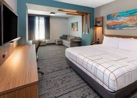 La Quinta Inn & Suites by Wyndham Dallas - Frisco Stadium 4