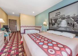 Super 8 by Wyndham Martinsville 4