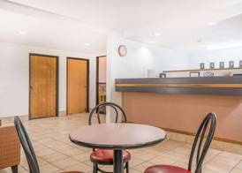 Super 8 by Wyndham Portage 3