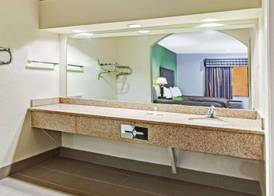 Super 8 by Wyndham Houston Hobby Airport South 5