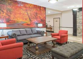 Ramada by Wyndham Cumberland Downtown 2