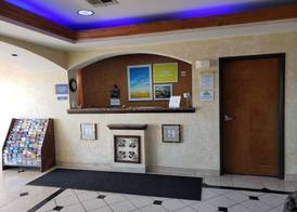 Days Inn & Suites by Wyndham Cleburne TX 2