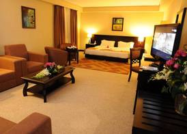 Monroe Hotel & Suites 3