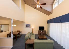 Holiday Inn & Suites CLEARWATER BEACH S-HARBOURSIDE by IHG 3