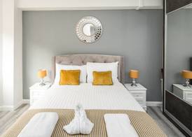 NEW Sleek & Modern Studio in the Heart of Chelsea 4