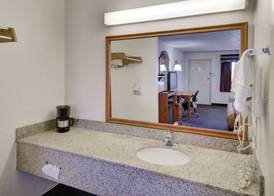 Super 8 by Wyndham Decatur Texas 5