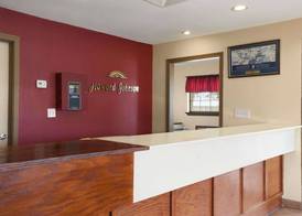 Howard Johnson by Wyndham Grand Prairie Near Lone Star Park 2