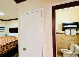 RED DOOR MOTEL 3