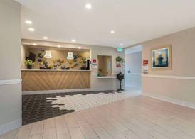 Best Western Plus All Suites Inn 4