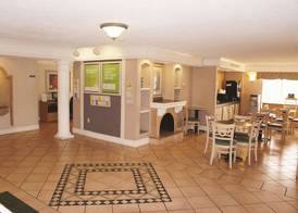 La Quinta Inn by Wyndham Kansas City Lenexa 2