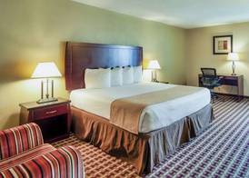 Days Inn & Suites by Wyndham Johnson City 4