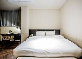 Rivertain Hotel 3