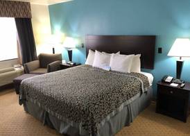 Days Inn & Suites by Wyndham Conroe North 4