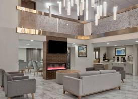 La Quinta Inn & Suites by Wyndham Dallas I-35 Walnut Hill Ln 5