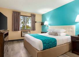 Howard Johnson by Wyndham Waterloo/Cedar Falls 4