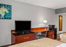 Travelodge by Wyndham Bloomington 4
