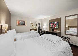 Red Roof Inn PLUS+ & Suites Naples Downtown-5th Ave S 5