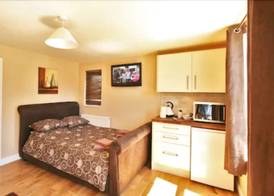 Central Studios Gloucester Road by RoomsBooked - Free Parking 5