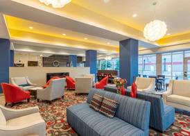 La Quinta Inn and Suites by Wyndham Bloomington 4