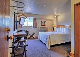 Yellowstone Village Inn and Suites 4