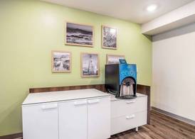 WoodSpring Suites Colton 5