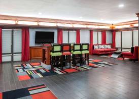 Days Inn & Suites by Wyndham Tyler 2
