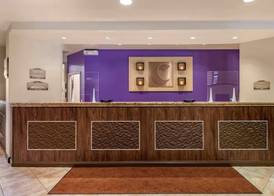Comfort Suites Maingate East 3