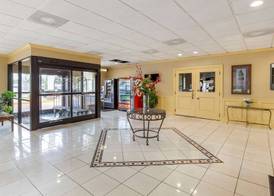 Quality Inn & Suites Hanes Mall 5