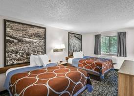 Super 8 by Wyndham East Stroudsburg - Poconos 5