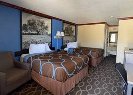 Super 8 by Wyndham San Marcos 3