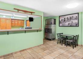 Super 8 by Wyndham Waynesburg 2