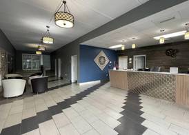 Econo Lodge Forest City 5