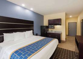 Days Inn by Wyndham Baton Rouge Airport 4