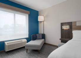 Holiday Inn Express & Suites Alexandria by IHG 5