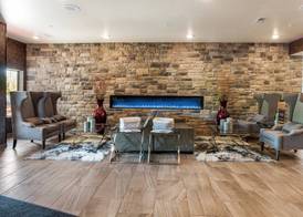 Cobblestone Hotel & Suites Appleton International Airport 3