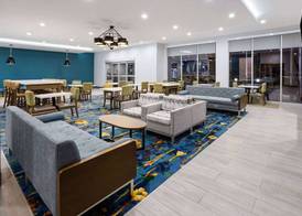 La Quinta Inn & Suites by Wyndham Locust Grove 4