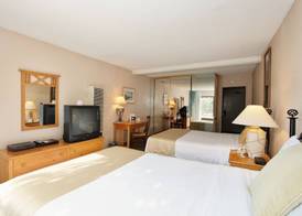 Oceanside Marina Suites - A Waterfront Hotel 3