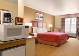 Country Inn & Suites by Radisson, Sycamore, IL 3