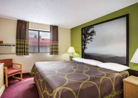 Super 8 by Wyndham Salem VA 2