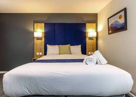 Days Inn by Wyndham Warwick North M40 5