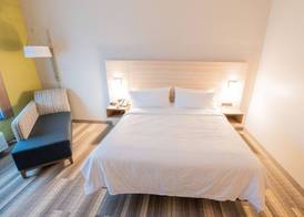 Holiday Inn Express & Suites DAYTON EAST - BEAVERCREEK by IHG 4