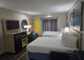 Days Inn & Suites by Wyndham Tampa/Raymond James Stadium 5