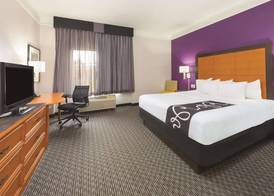 La Quinta Inn & Suites by Wyndham University Area Chapel Hill 5