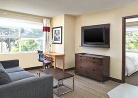 Four Points by Sheraton Surrey 4