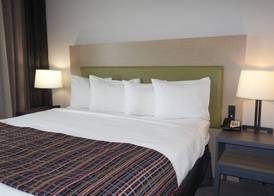 Country Inn & Suites by Radisson, Coralville, IA 5